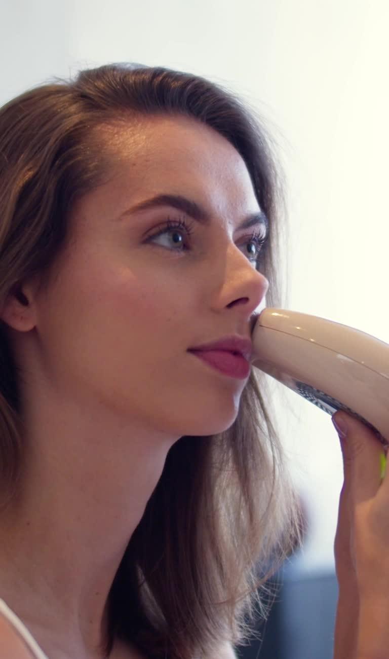 fast hair removal with Silk'n Infinity Fast: video of womaning using the IPL device
