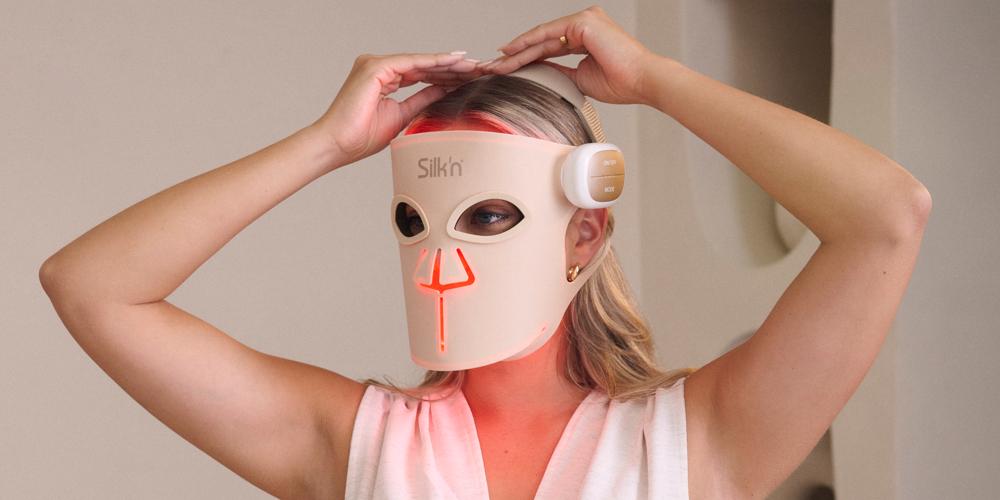 Vrouw gebruikt LED Pro Masker, amper 10 minuten