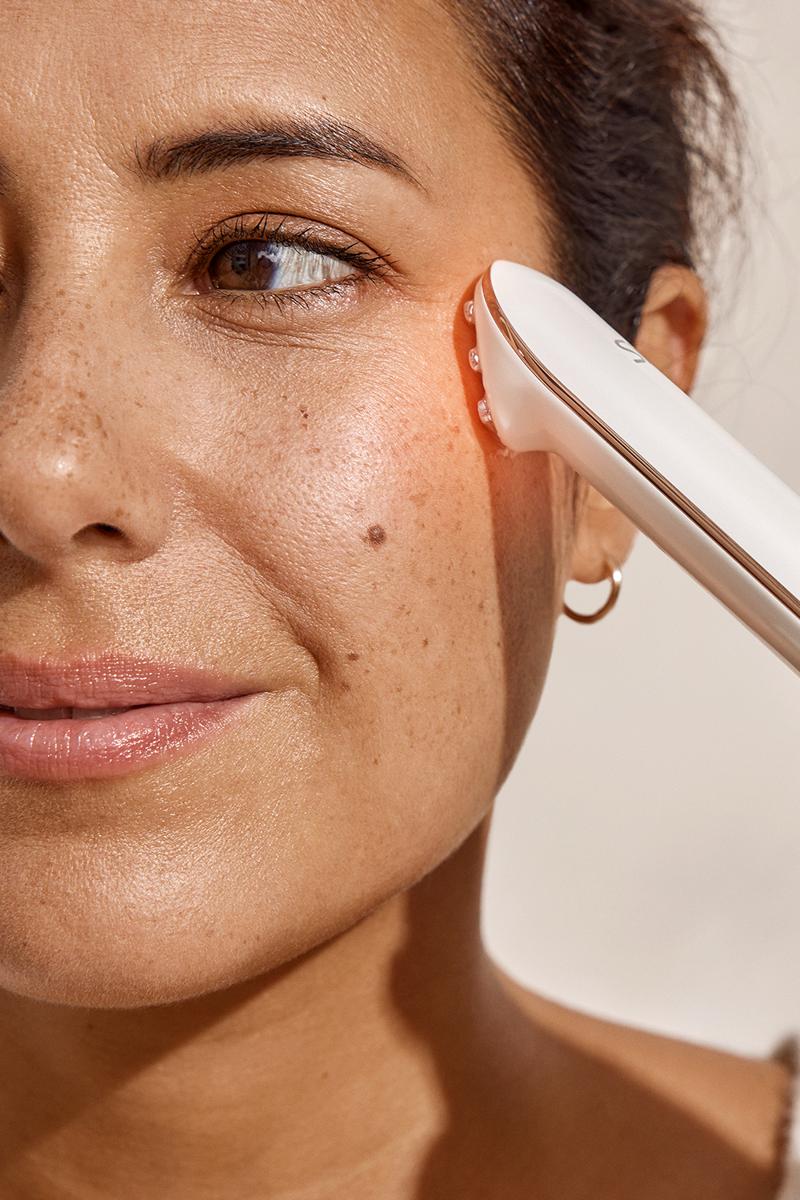 How to Reduce Fine Lines and Wrinkles Around Eyes