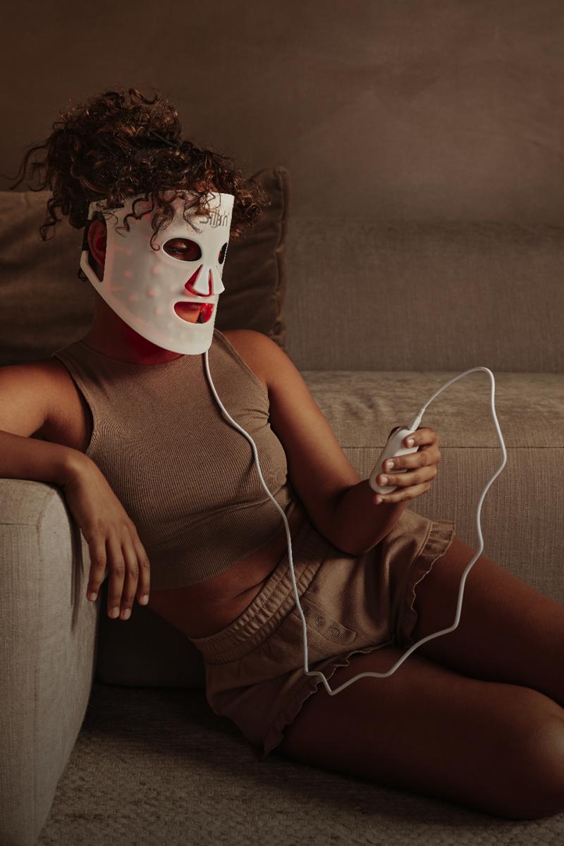 Does your skin look more tired than you feel? Discover LED Face Mask 100