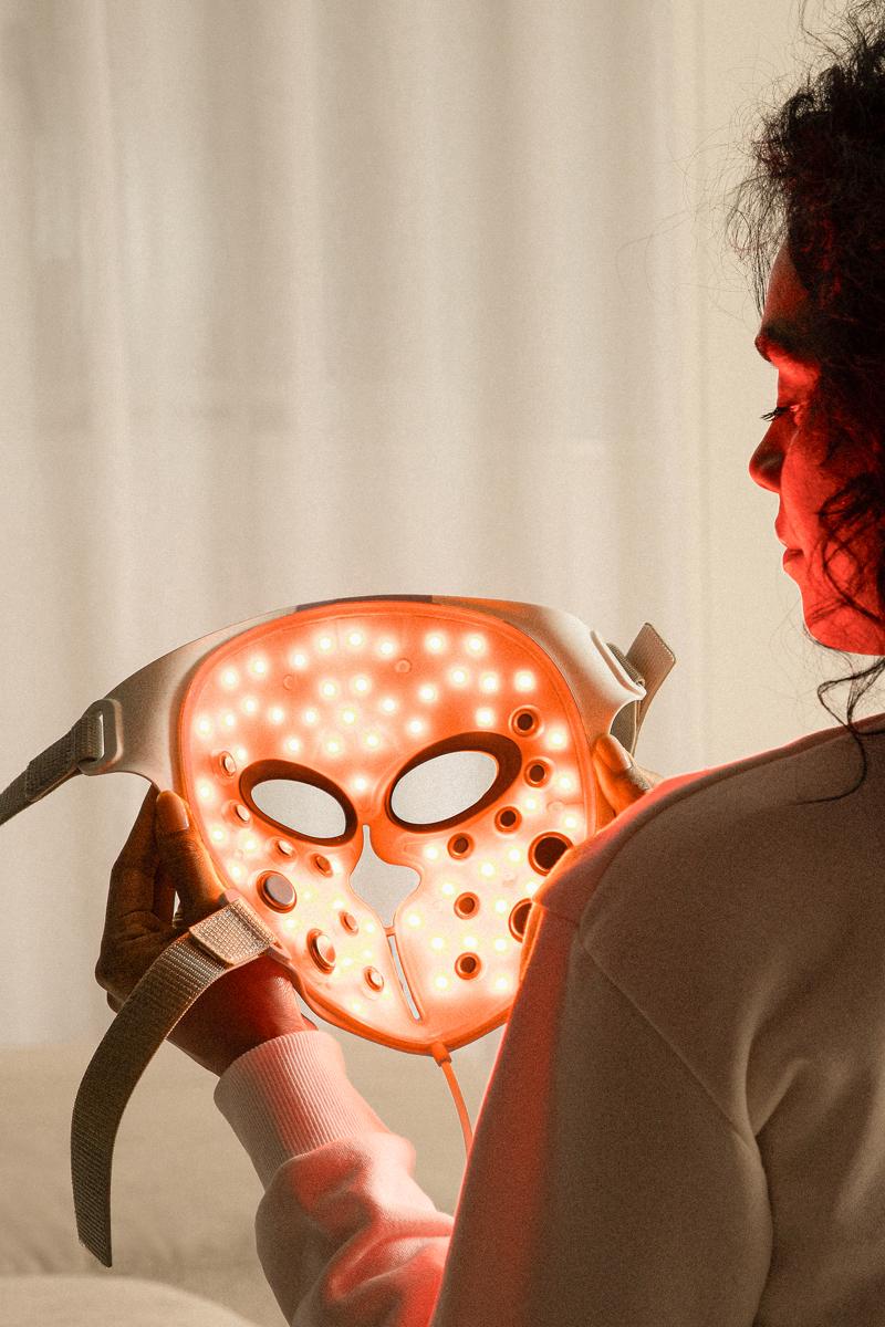 Step-by-Step Guide on how to use an EMS Face Mask