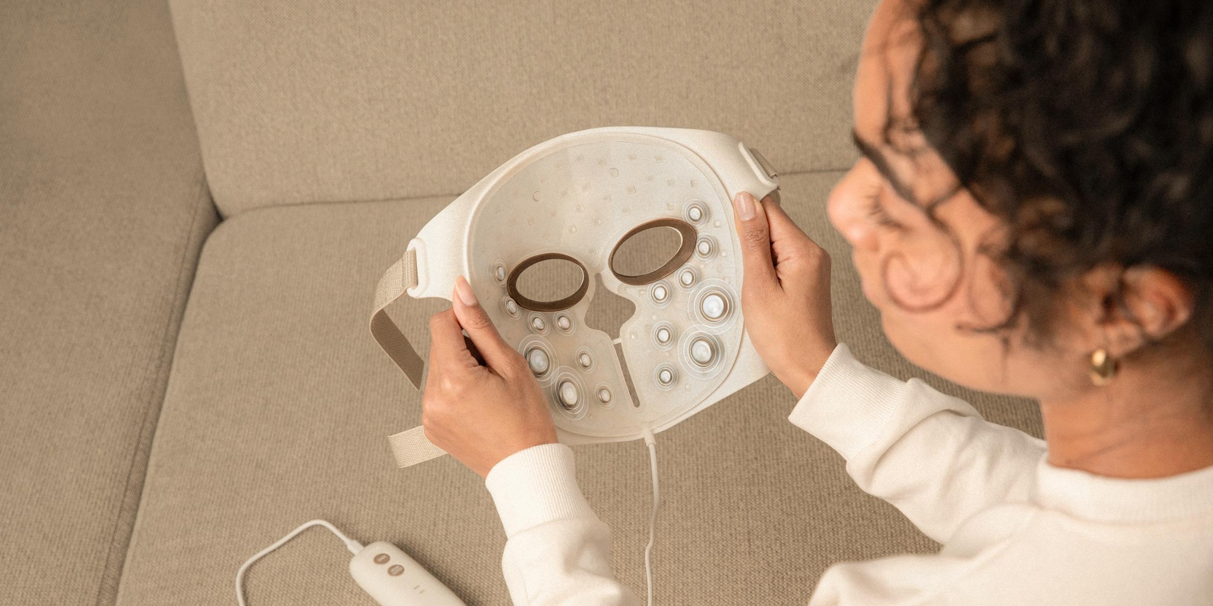 Step-by-Step Guide on how to use an EMS Face Mask