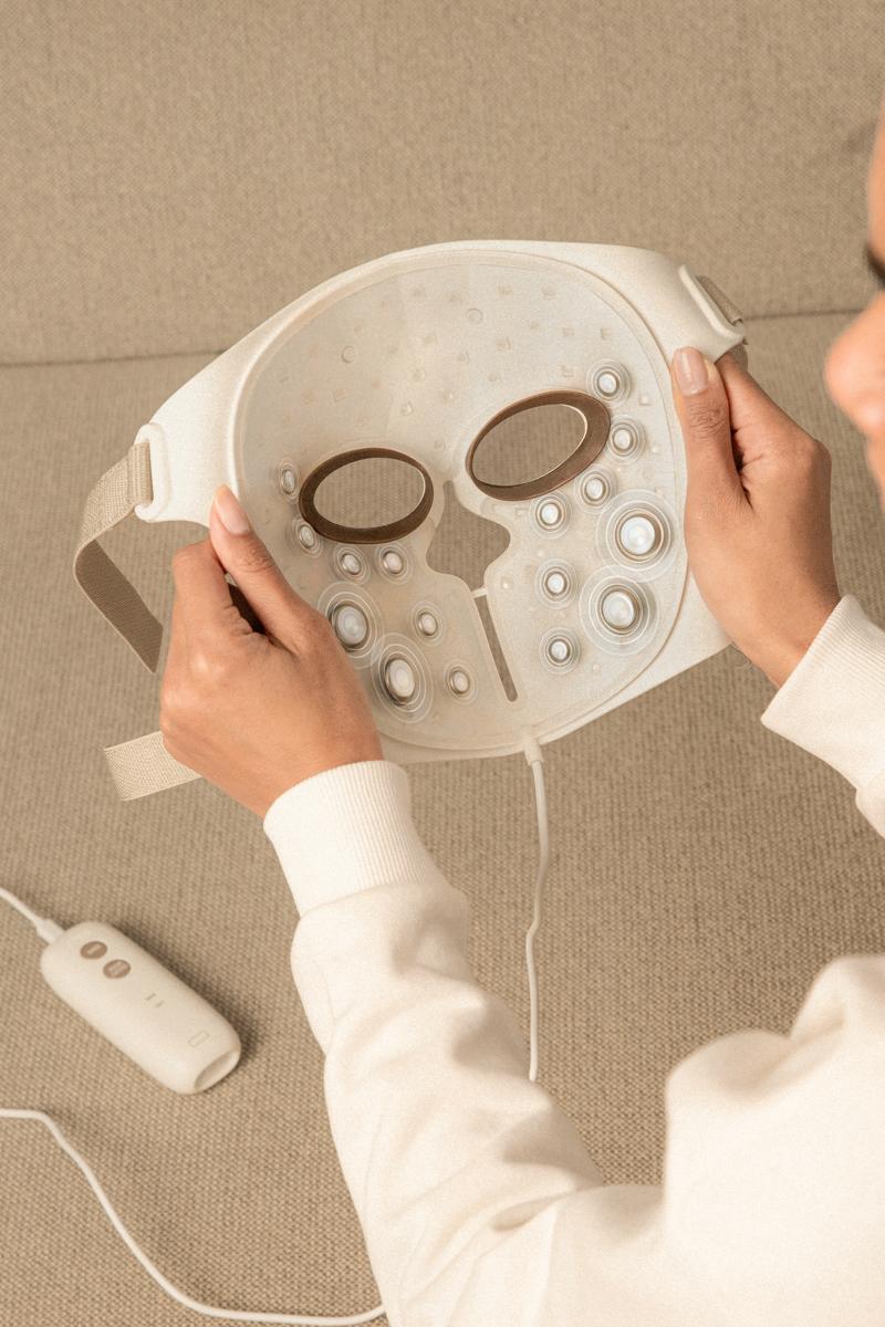 Step-by-Step Guide on how to use an EMS Face Mask