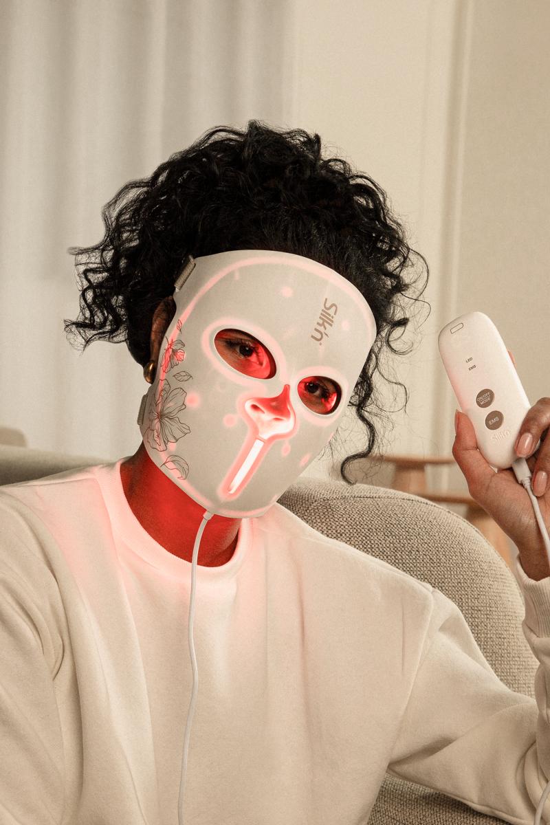 Step-by-Step Guide on how to use an EMS Face Mask