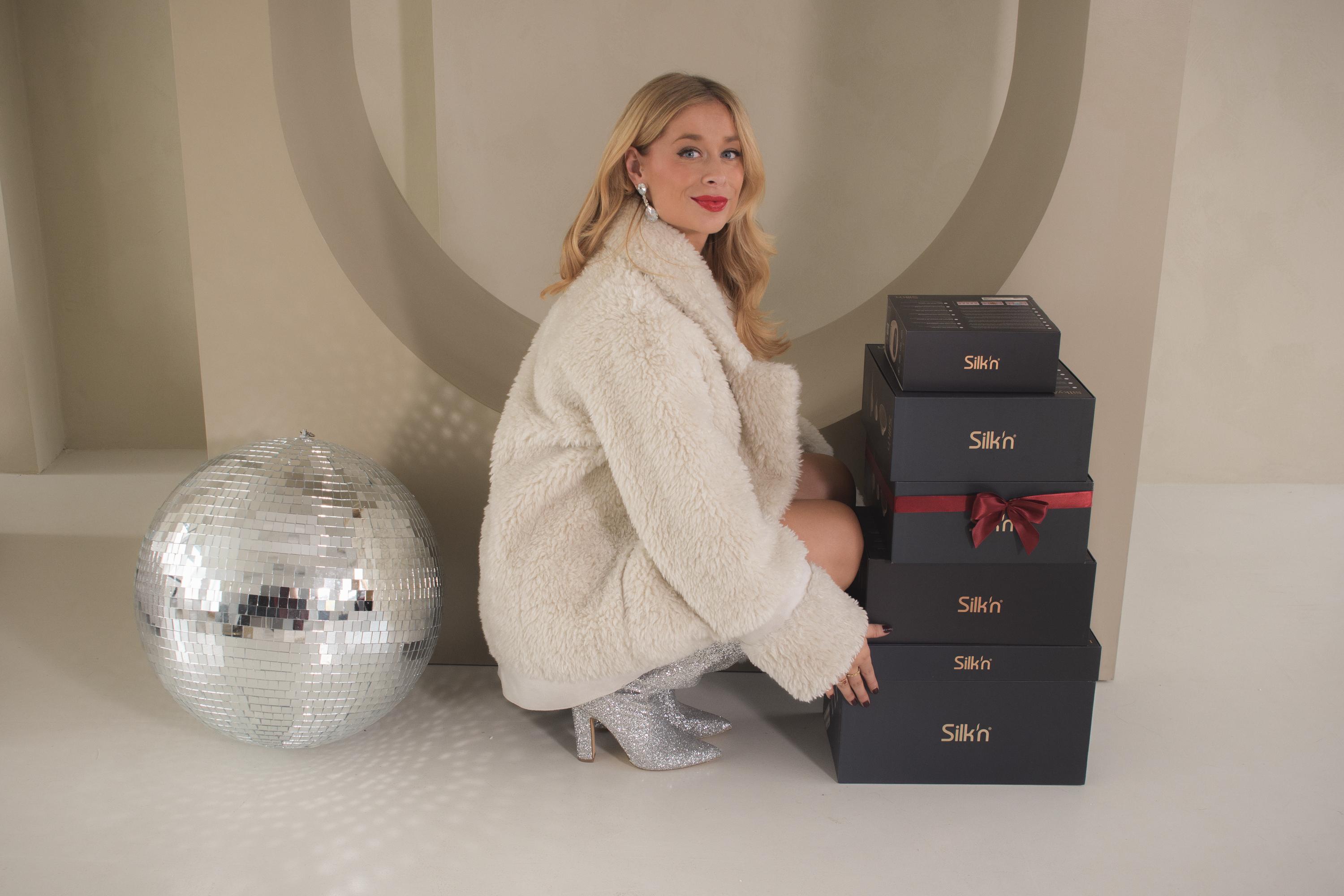 Woman with Christmas gifts Silk'n