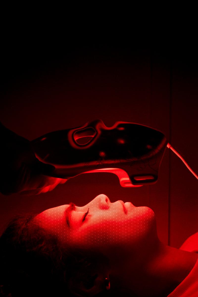 Step-by-Step Guide on how to use an EMS Face Mask