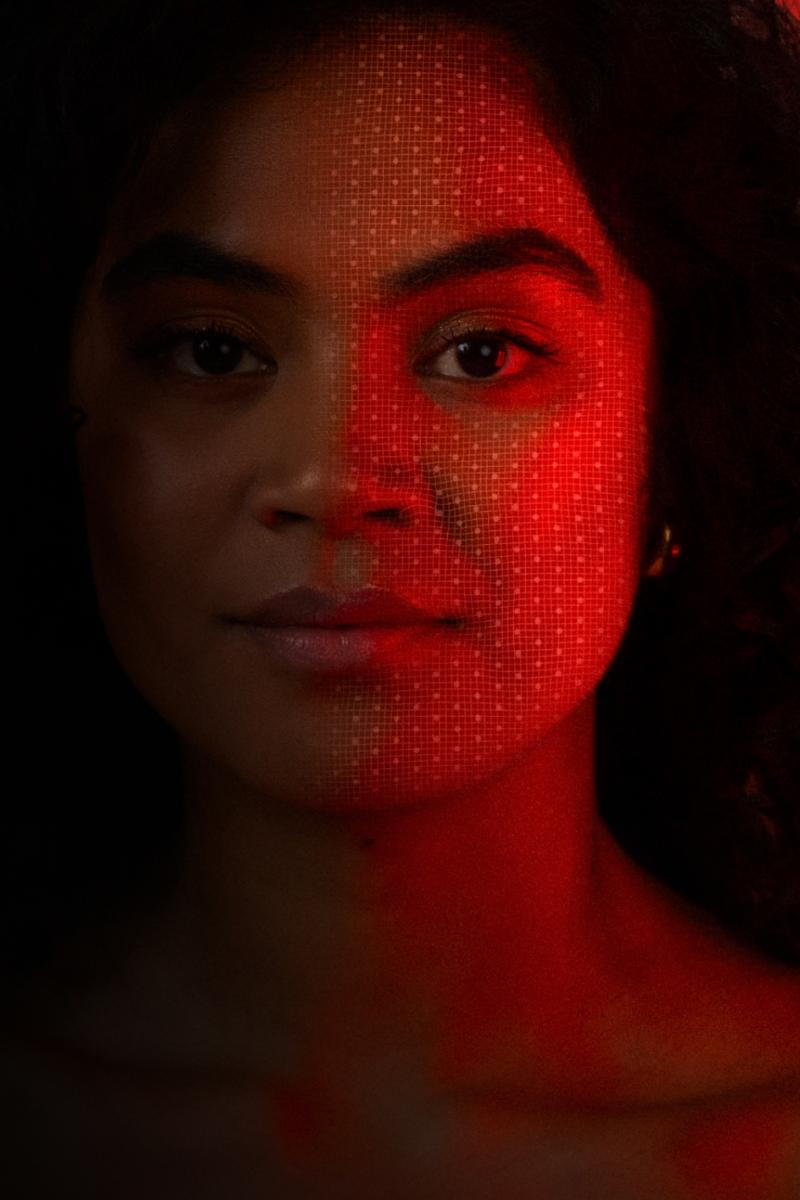 Is your skin still breaking out? Discover LED Face Mask 100